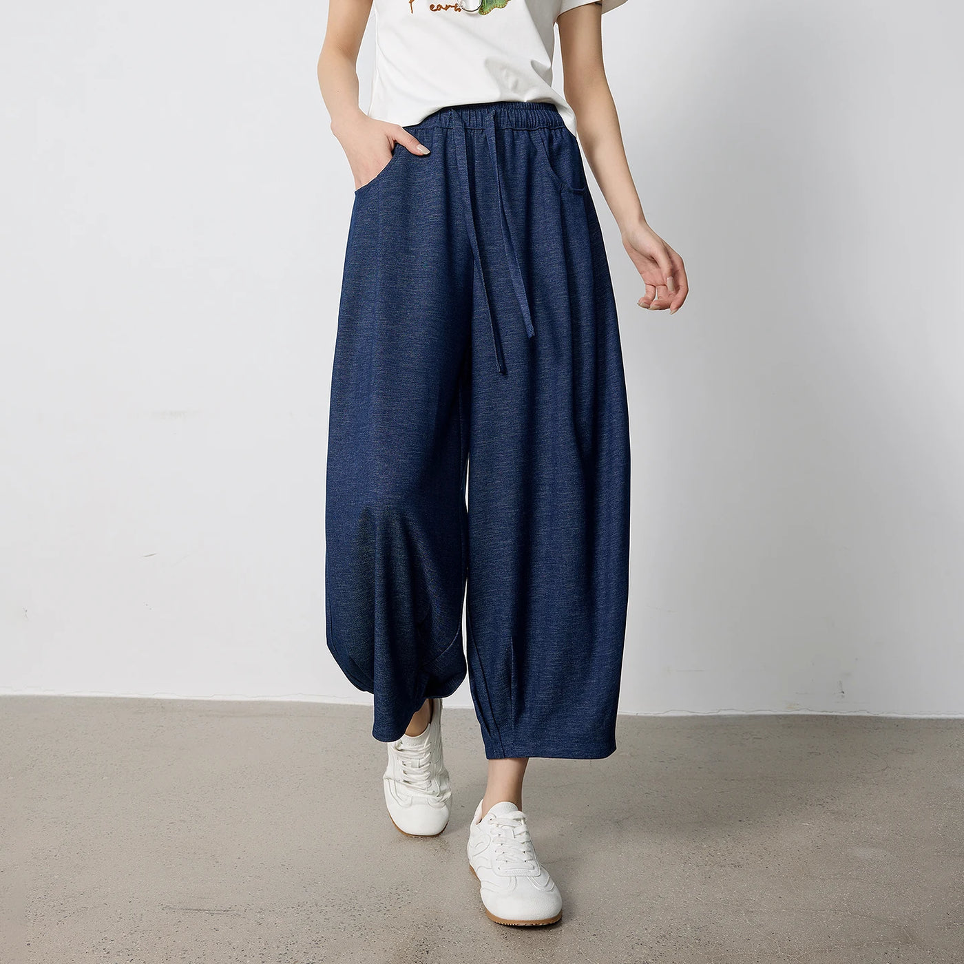 Calça Barrel Feminina Cropped com Cós Elástico
