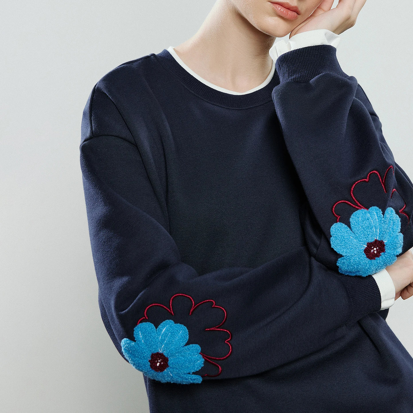 Moletom Feminino Assimétrico Efeito Duas Peças com Flores