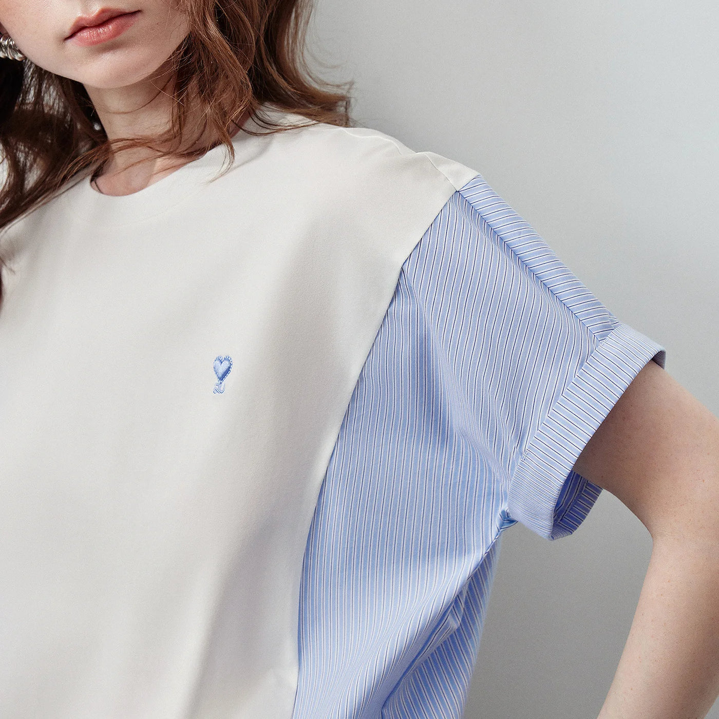 Camiseta Feminina Antibacteriana Listrada com Patchwork
