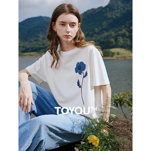 Camiseta Feminina de Algodão com Bordado Floral