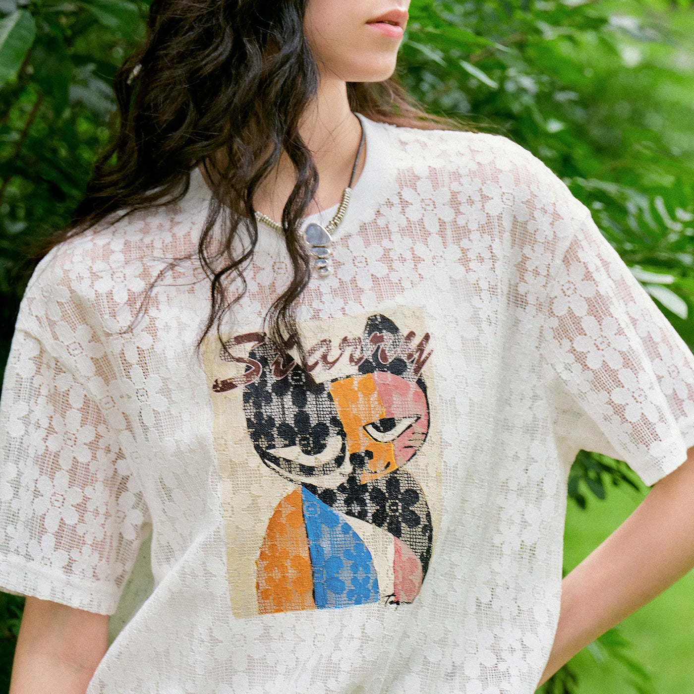Blusa Feminina de Renda Vazado com Estampa Gato