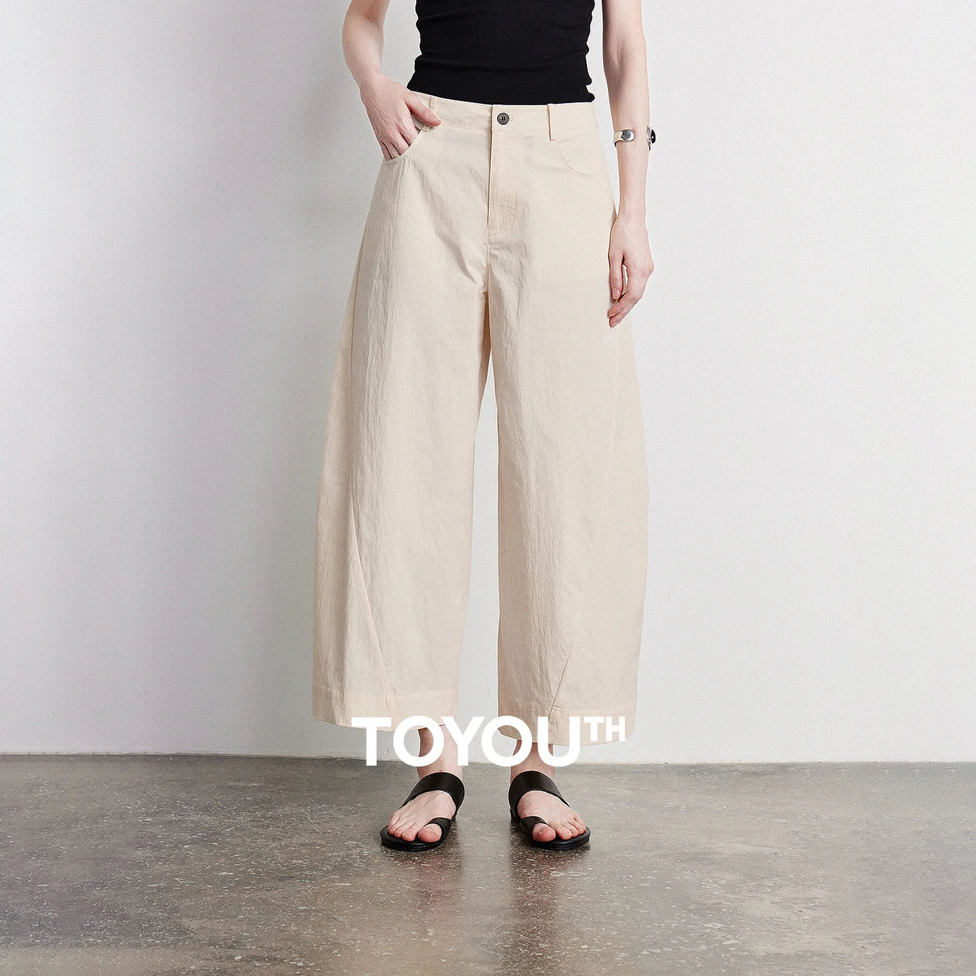 Calça Barrel Feminina Cropped com Recortes