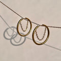 Argola Círculo V com Banho Ouro 18K