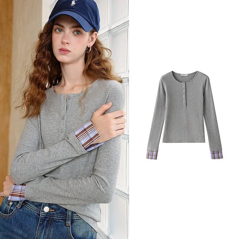 Blusa Feminina Henley Xadrez com Mangas Contrastantes