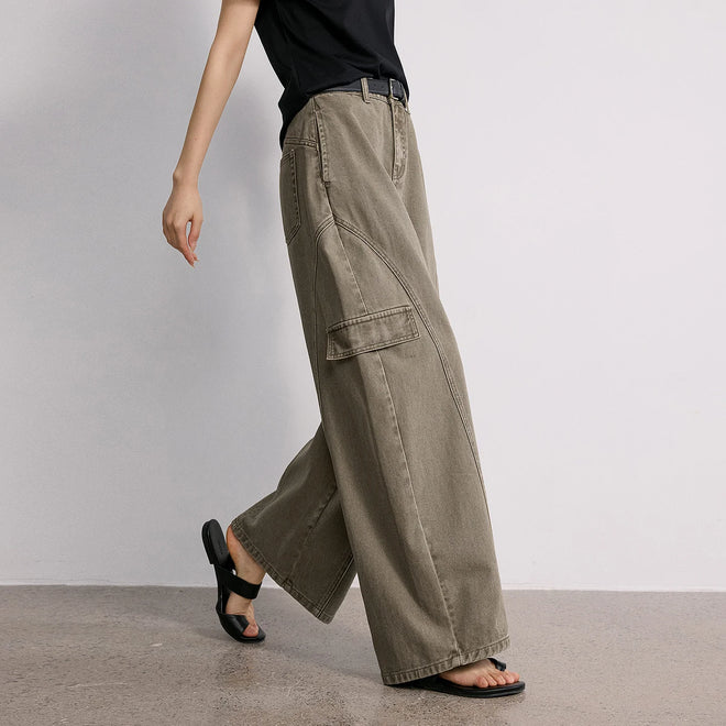 Calça Jeans Feminina Barrel com Recortes