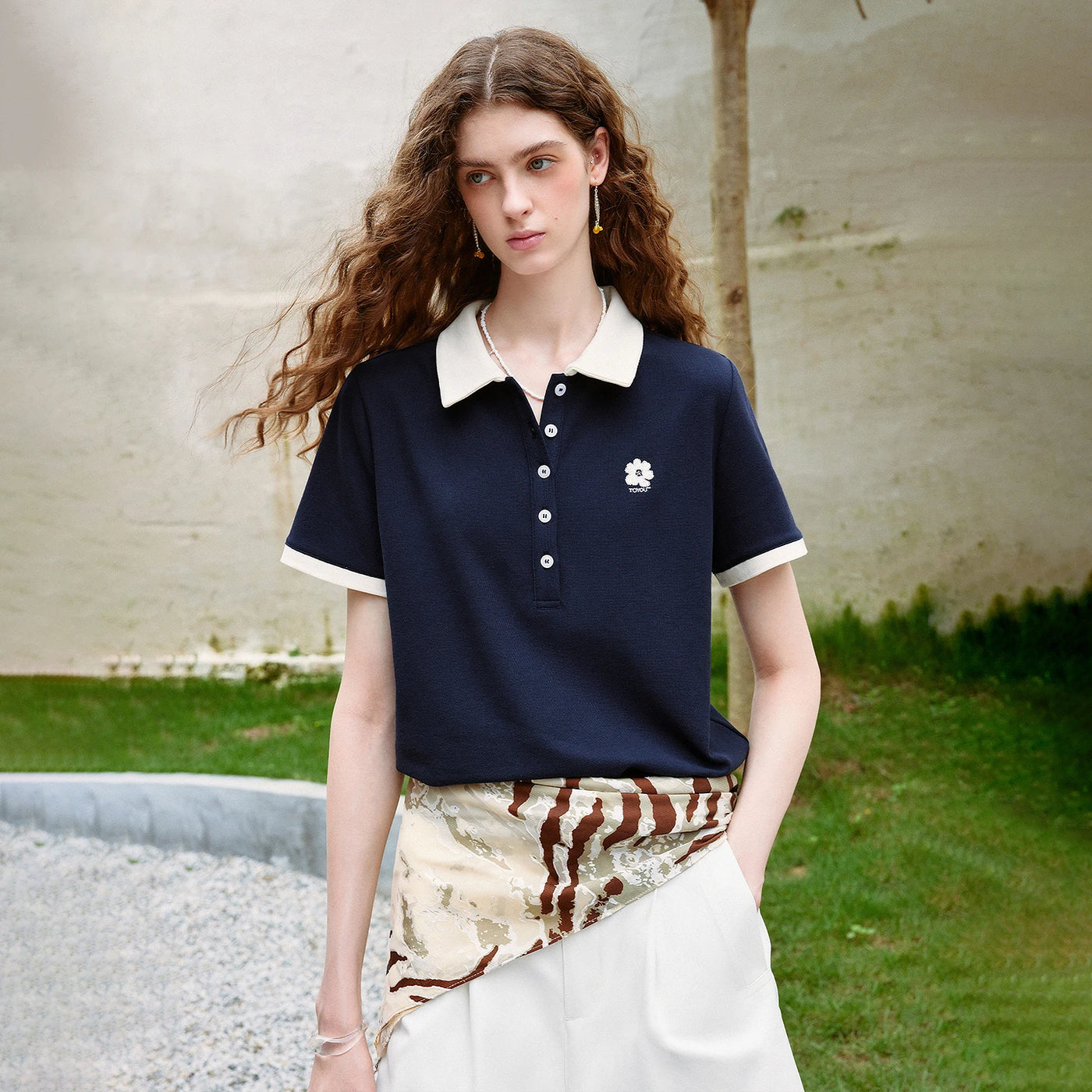 Camiseta Polo Feminina Piquet com Bordado Floral