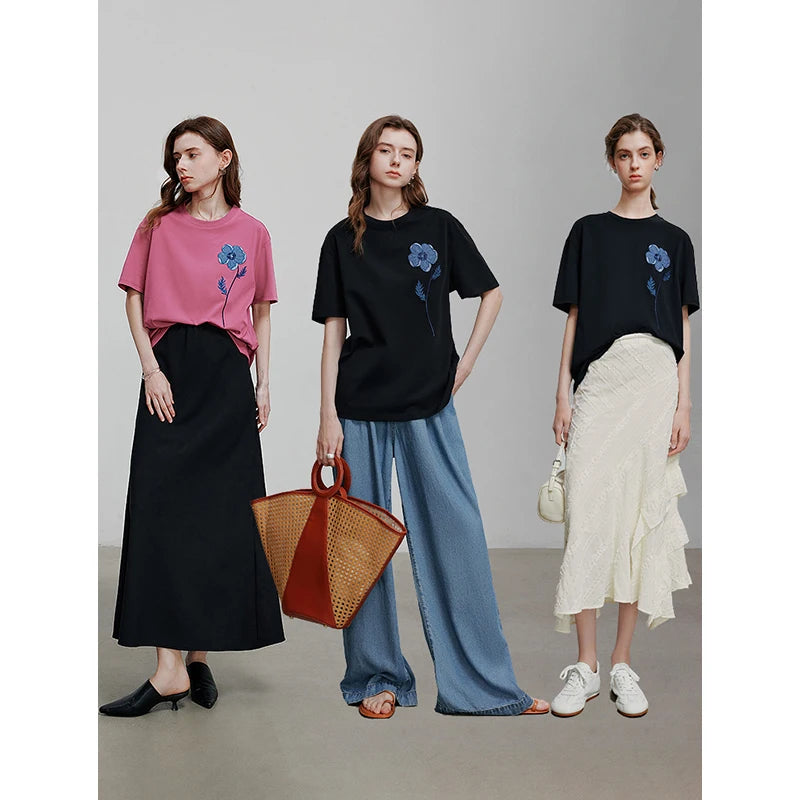 Camiseta Feminina de Algodão com Bordado Floral