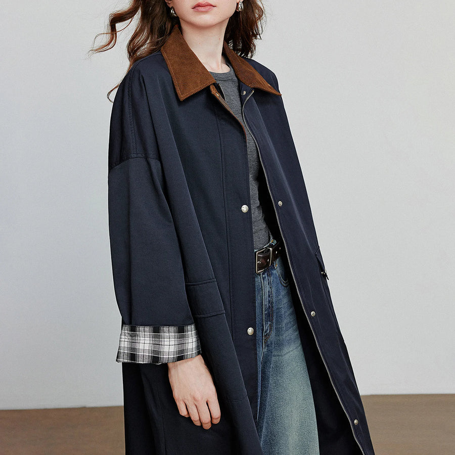 Trench Coat Feminino Longo Xadrez com Gola de Cotelê