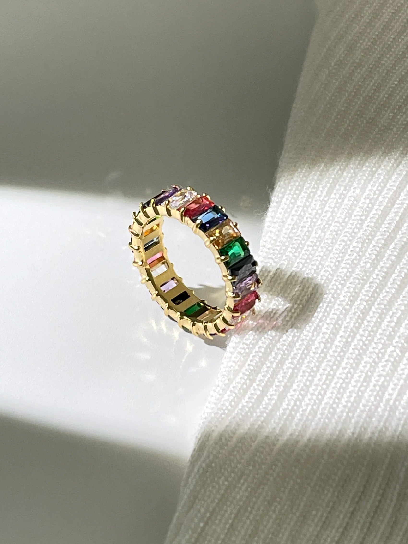 Anel Aliança Baguete com Zircônia e Banho Ouro 18K