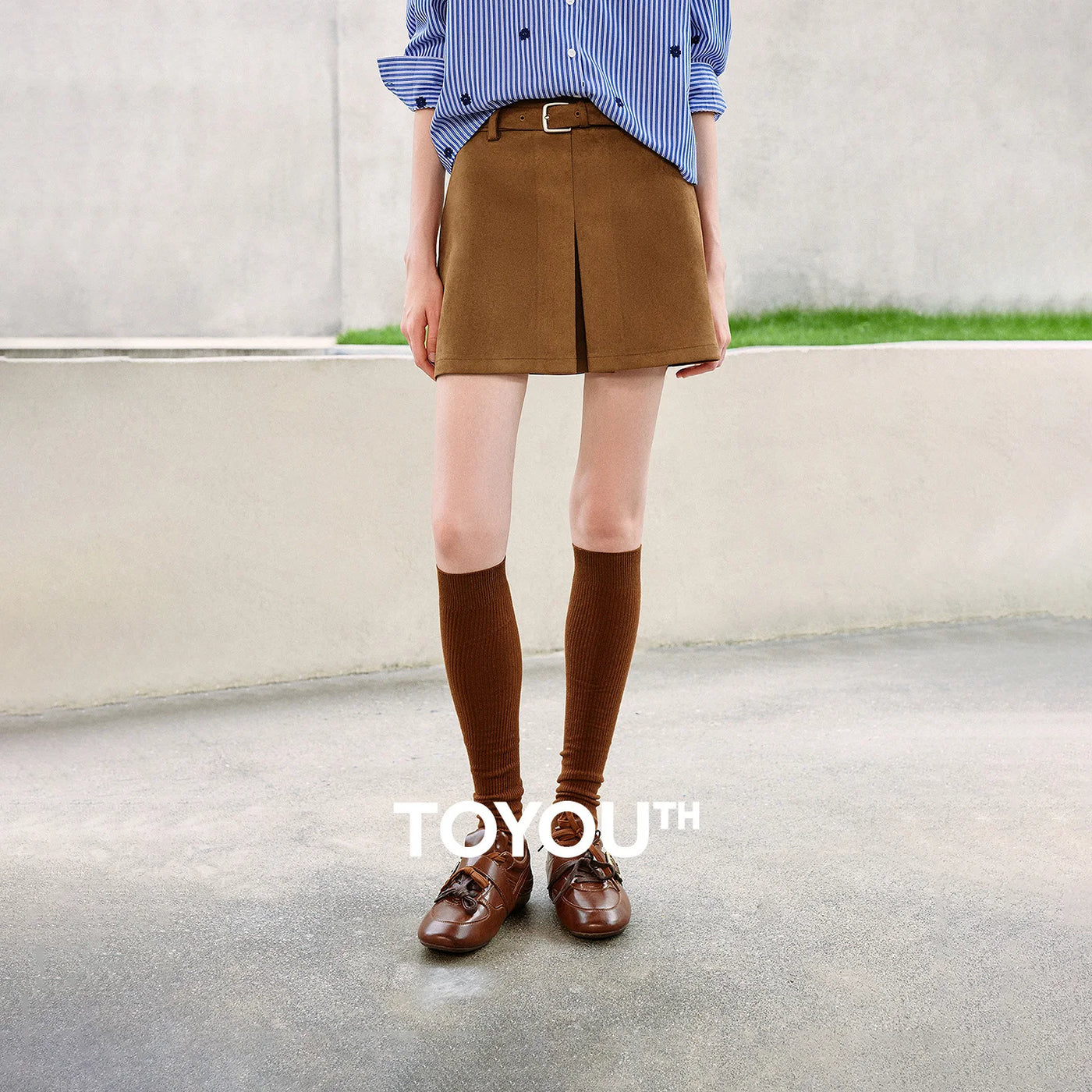 Short Saia Feminino Suede com Pregas e Cinto