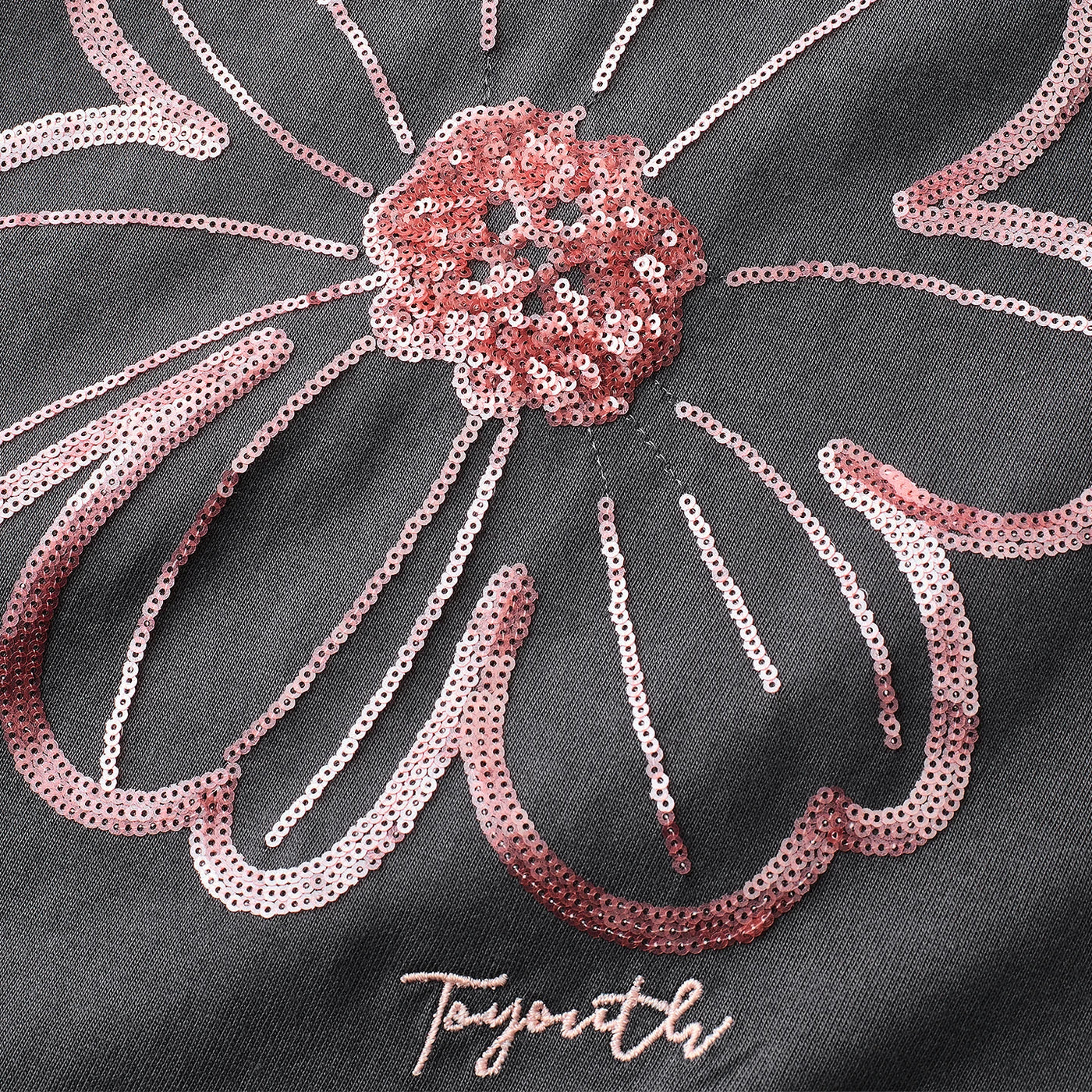 Camiseta Feminina de Algodão com Bordado Floral e Paetê