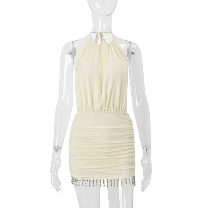 Vestido Curto Feminino Frente Única com Aplicações e Recortes