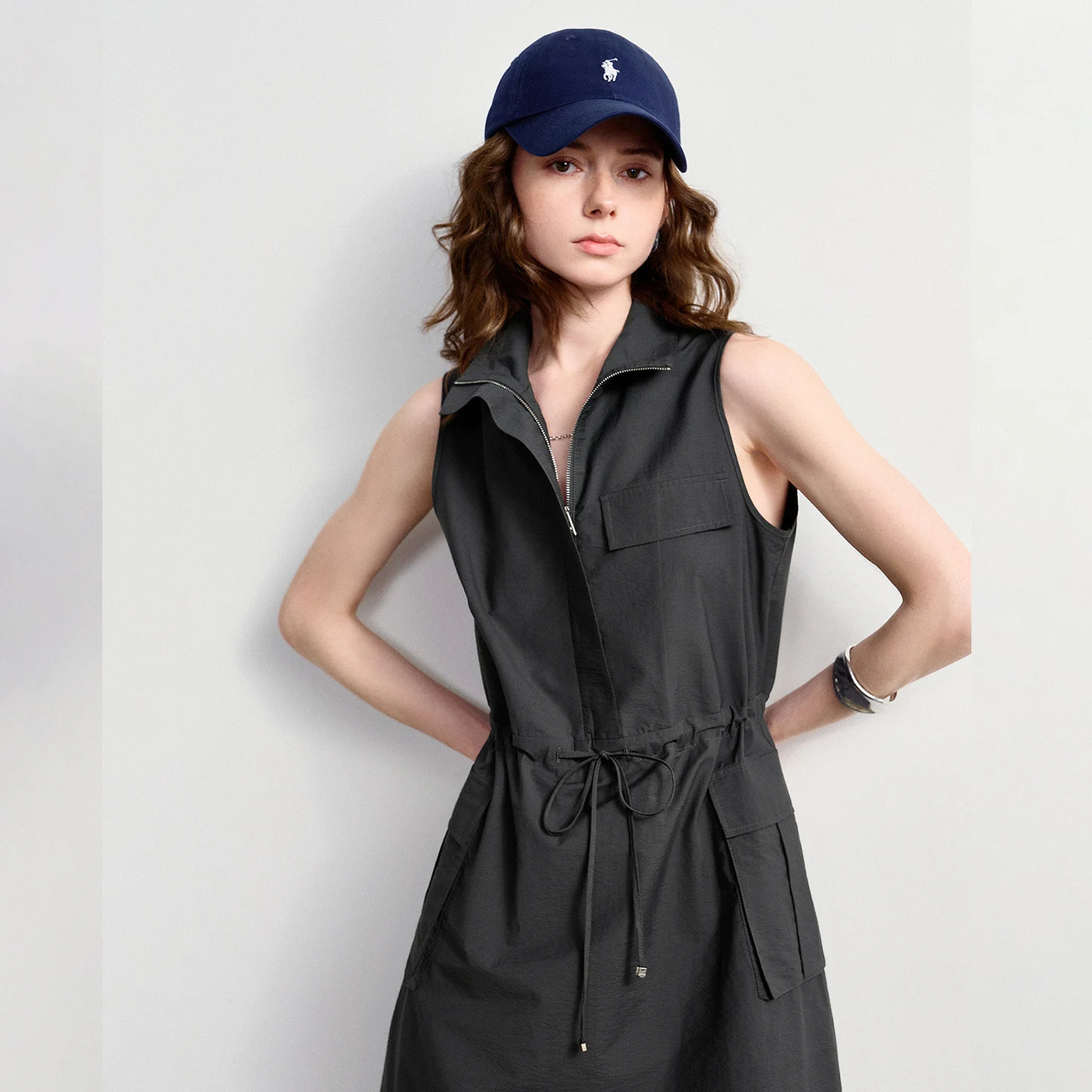 Vestido Midi Cinza-Chumbo Utilitário com Bolsos