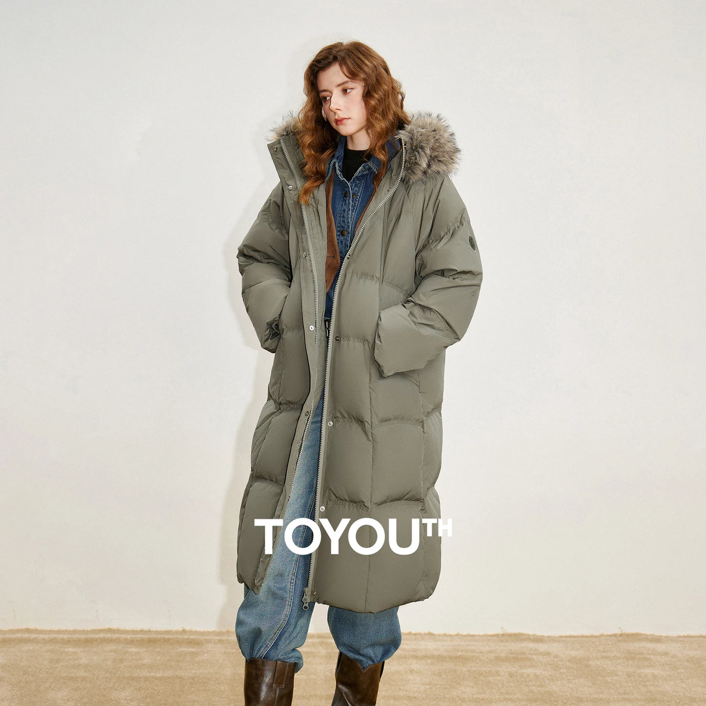 Casaco Puffer Feminino Longo com Capuz e Gola de Pelo