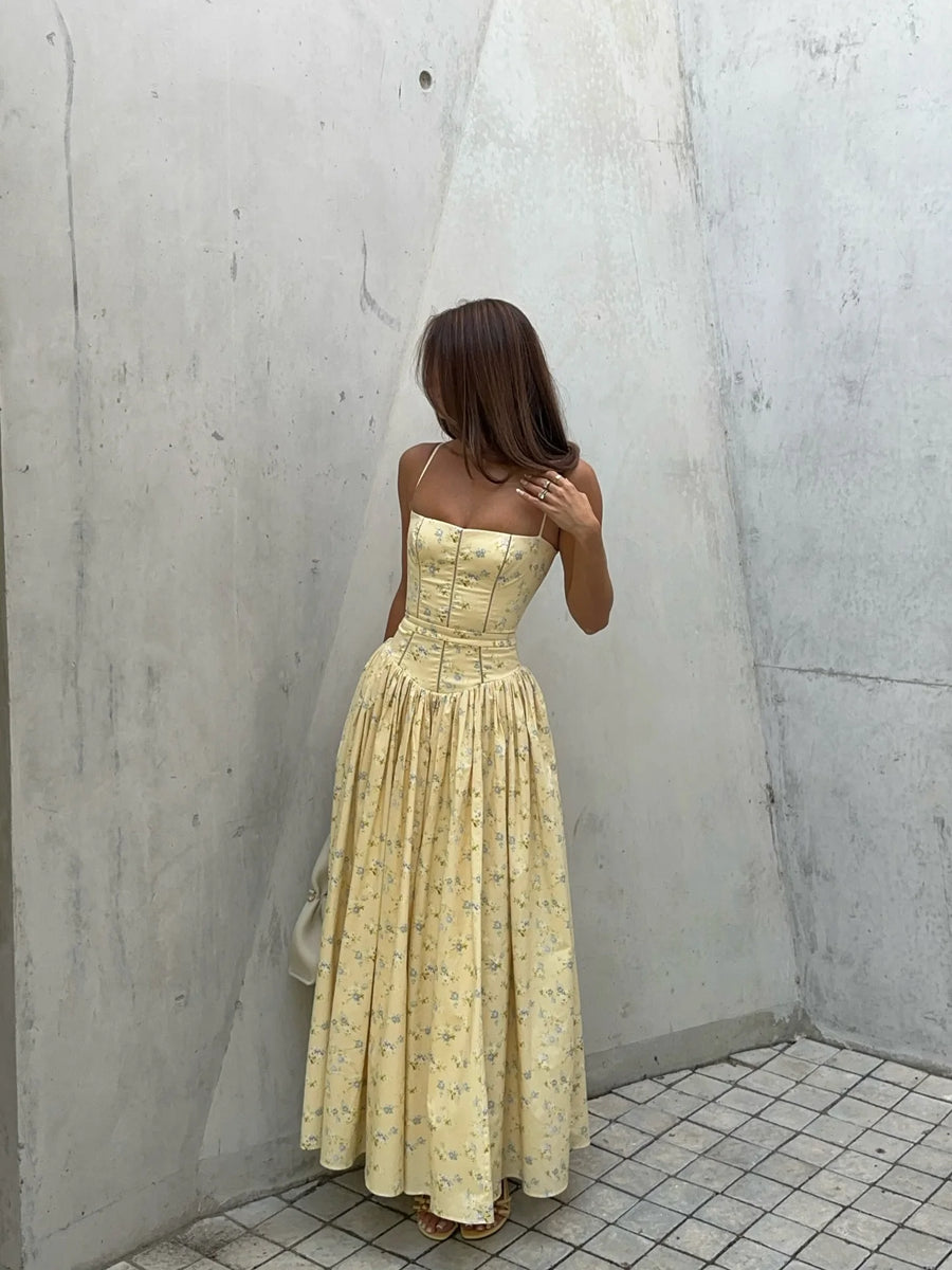 Vestido Longo Feminino Floral com Alças Finas e Saia Fluida