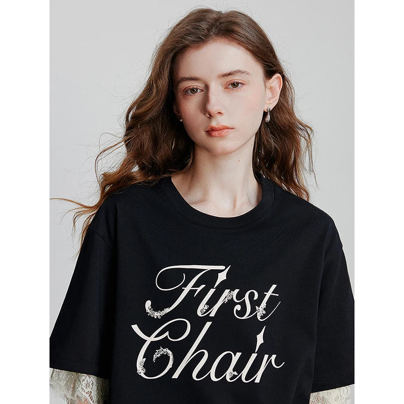 Camiseta Feminina Alongada com Letras e Renda