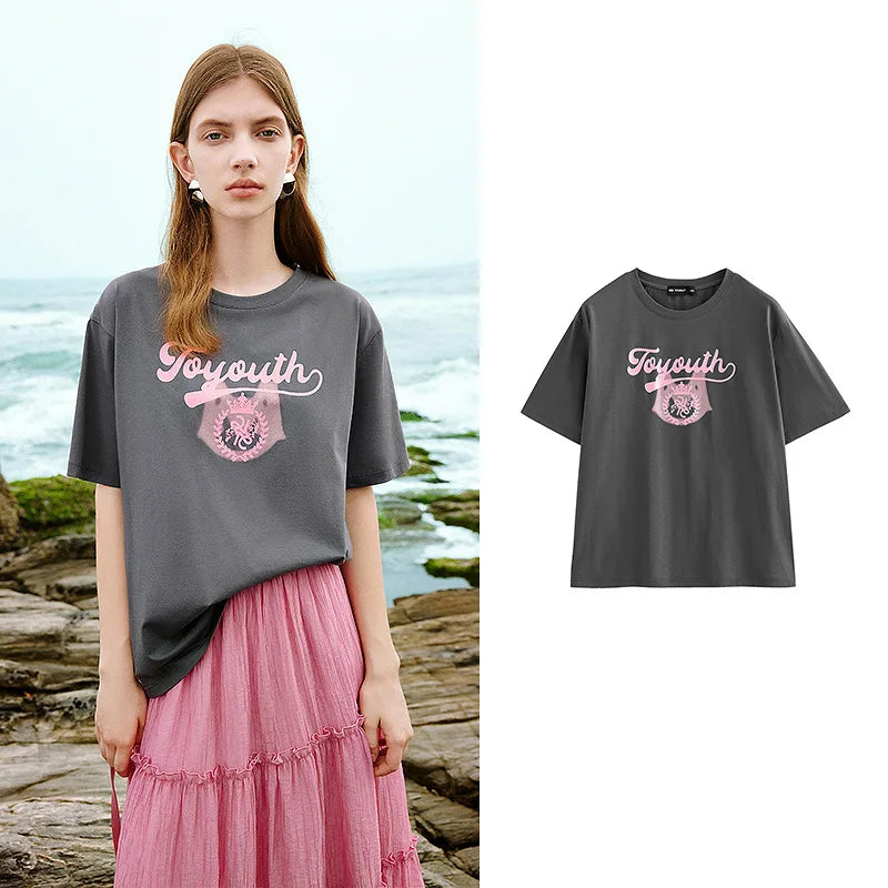Camiseta Feminina de Algodão com Aplicação e Letreiro