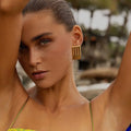 Brinco Escultural Retangular Canelado em Aço Inoxidável