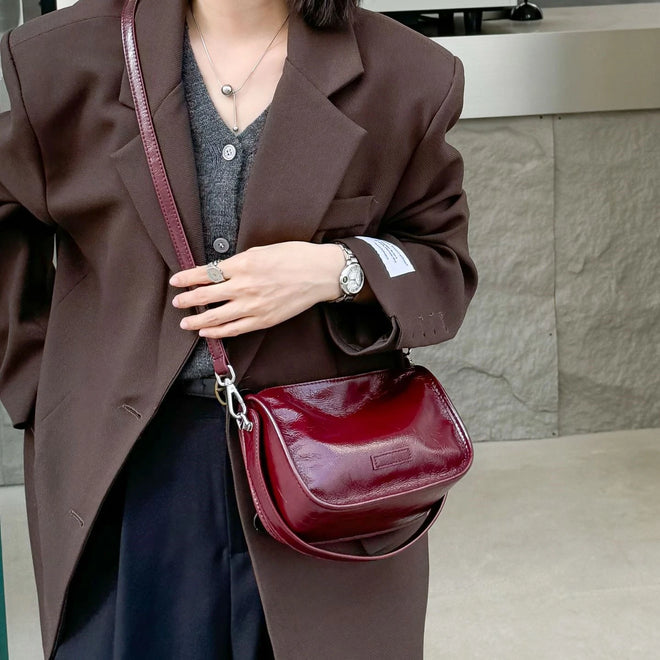 Bolsa Transversal Feminina em Couro Legítimo Marrom Vintage com Grande Capacidade