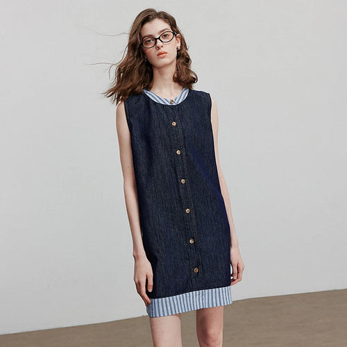 Vestido Curto sem Manga com Recortes
