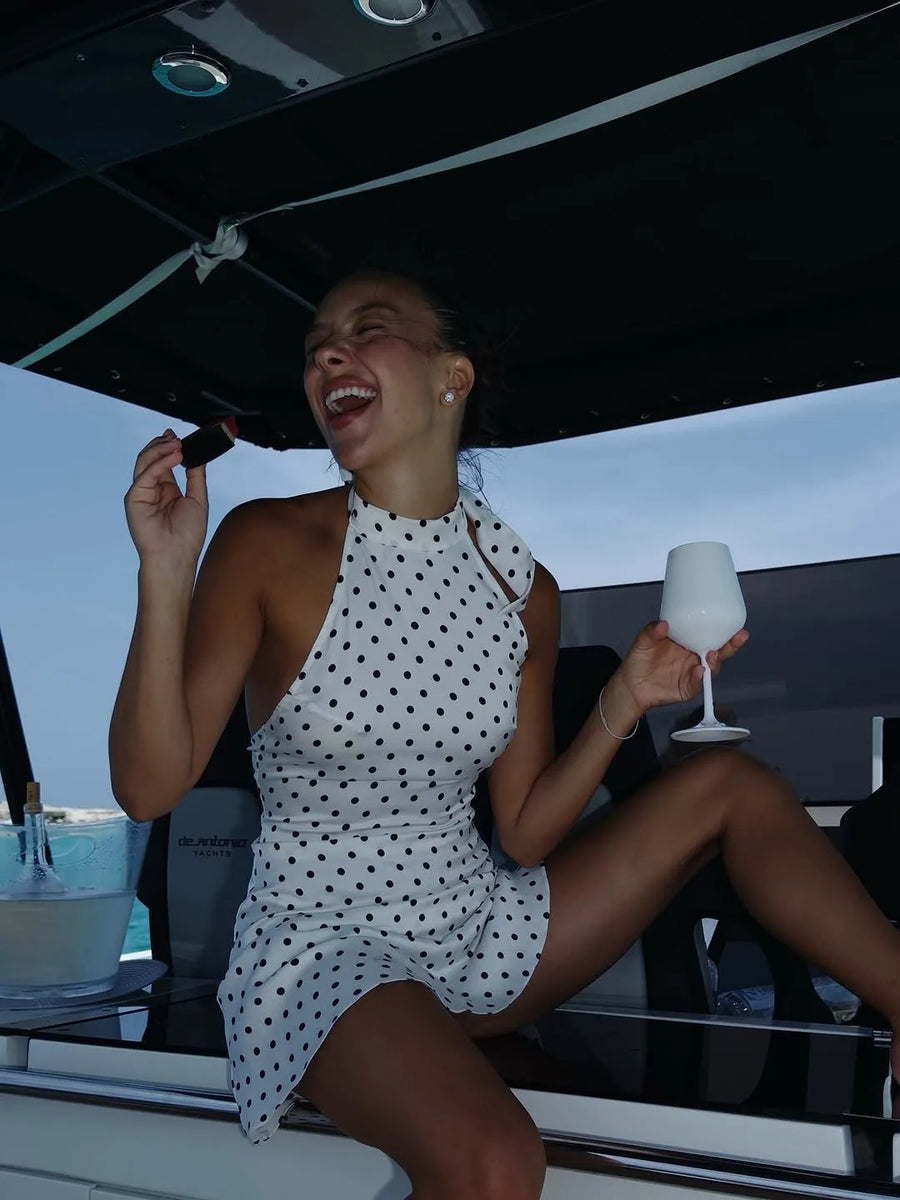Vestido Curto Feminino Poá Frente Única com Costas Abertas