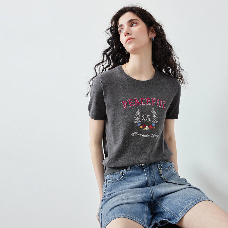Blusa Feminina de Tricô com Bordado de Coroa e Letras