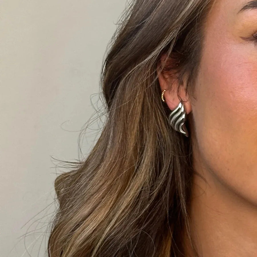 Brinco Croissant Texturizado em Aço Inoxidável