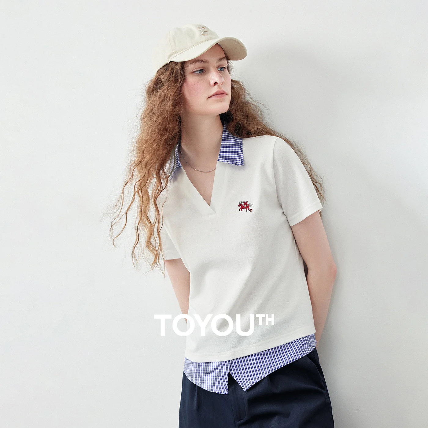 Camiseta Feminina Xadrez com Bordado Pégaso Efeito Duas Peças