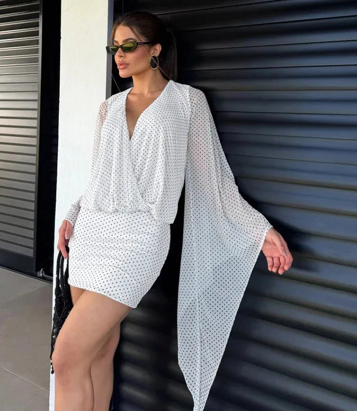 Vestido Curto Feminino Poá com Manga Sino