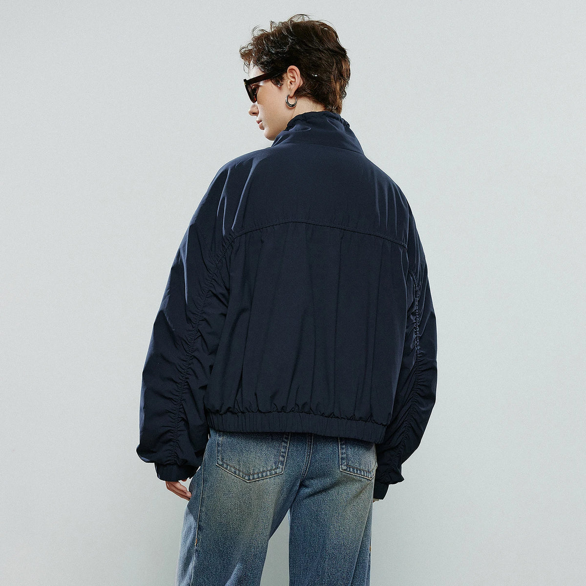 Jaqueta Feminina Acolchoada Azul-Marinho com Gola Alta