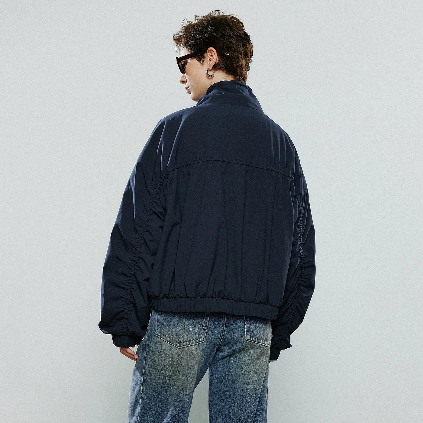 Jaqueta Feminina Acolchoada Azul-Marinho com Gola Alta