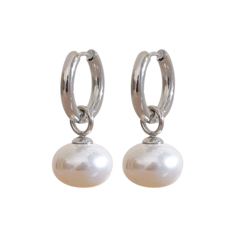 Brinco de Argola Pendente com Pérola