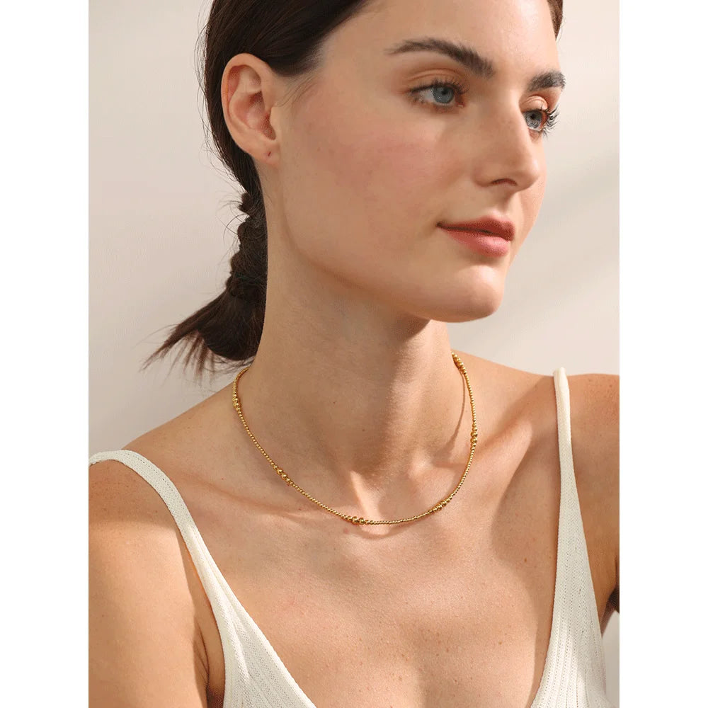 Colar Feminino Redondo com Contas decorativas em Aço Inoxidável