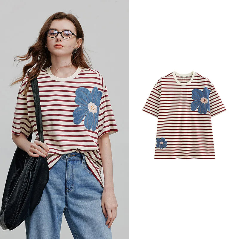 Camiseta Feminina de Algodão com Bordado Floral Delicado