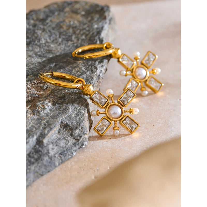 Brinco de Argola Cruz com Pérola e Zircônia