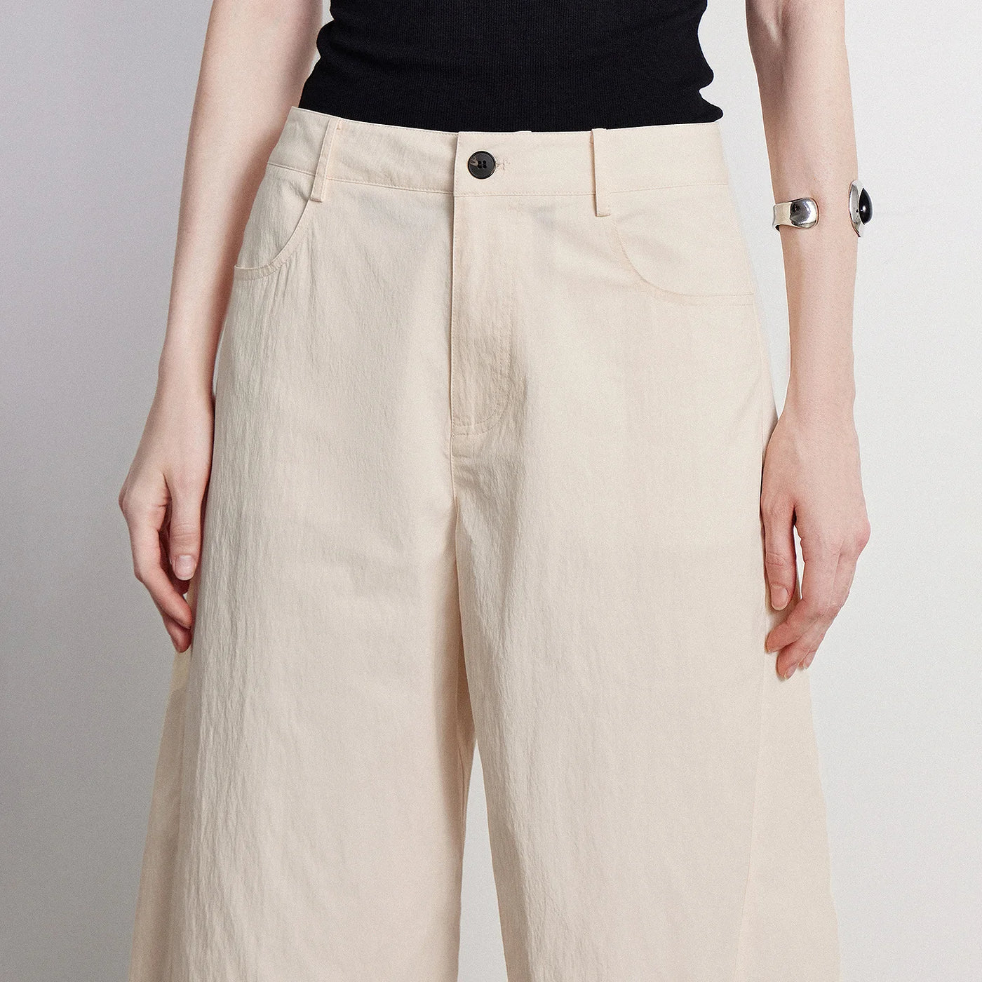Calça Barrel Feminina Cropped com Recortes