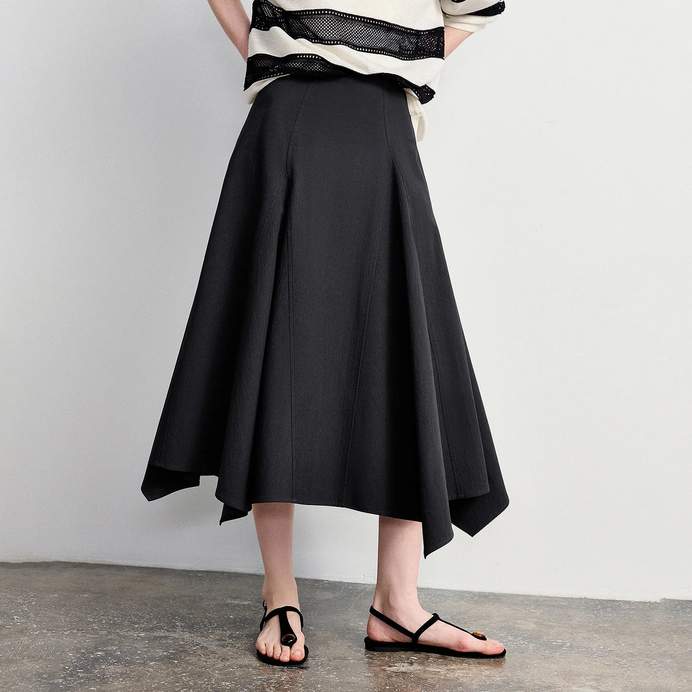 Saia Jeans Midi Feminina Assimétrica com Fenda