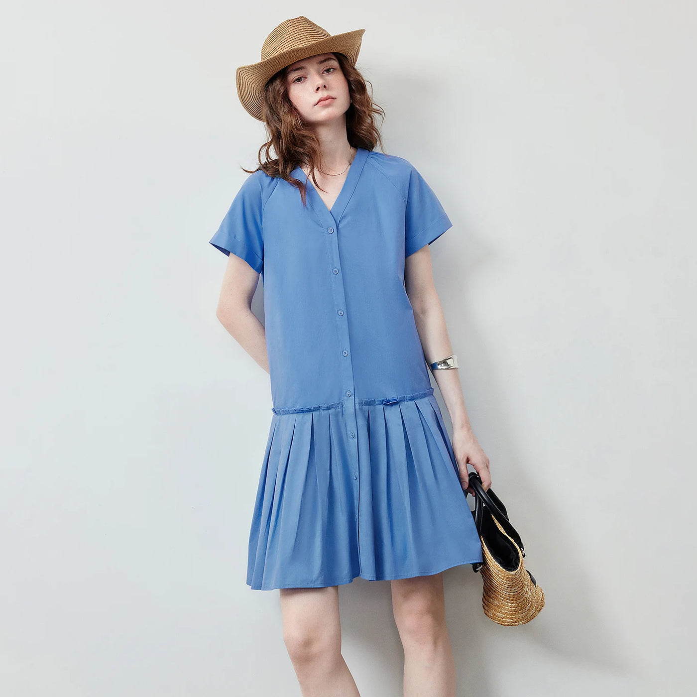Vestido Curto em Algodão com Decote V Azul