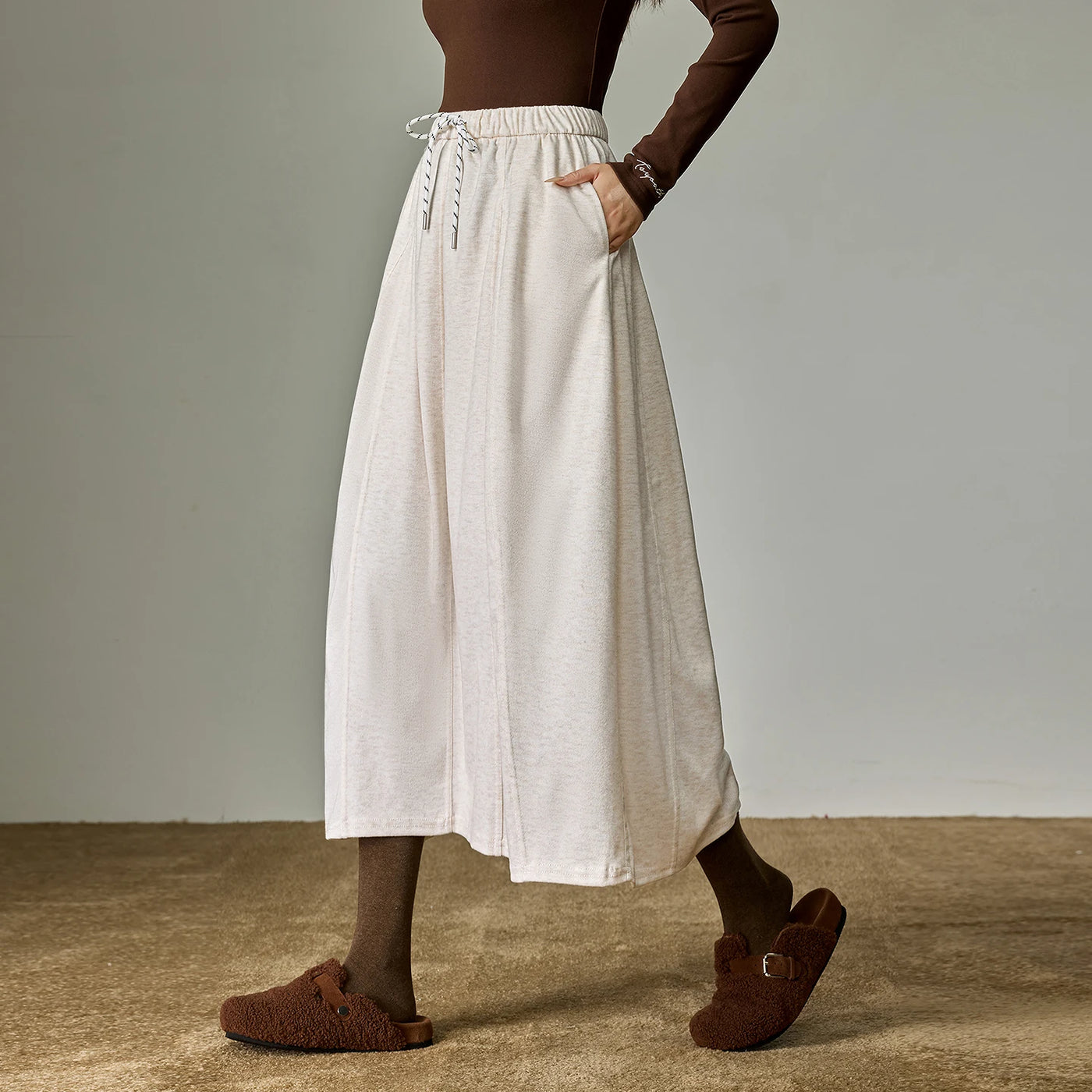 Saia Midi Feminina com Fenda Balonê com Bolsos