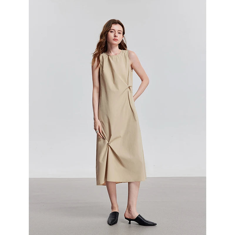 Vestido Curto sem Manga com Caimento Evasê