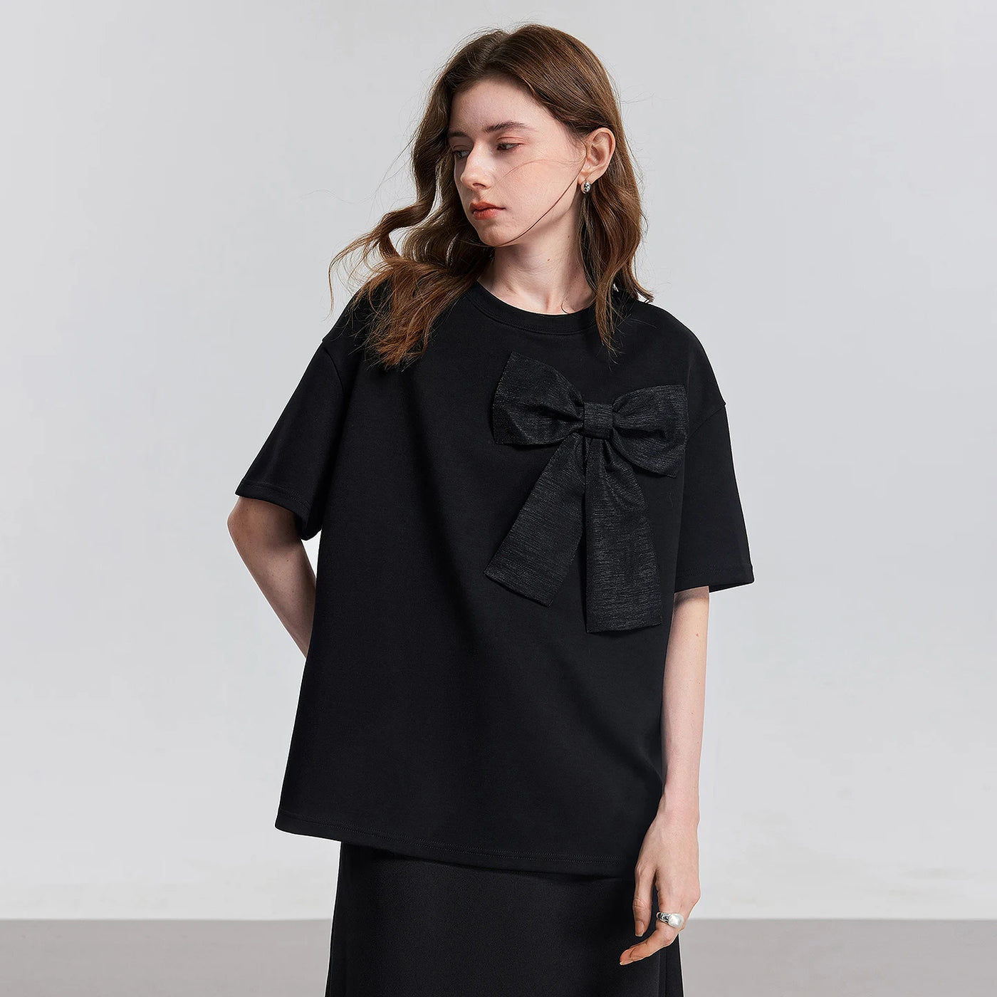 Camiseta Feminina Oversized com Laço e Gola Redonda