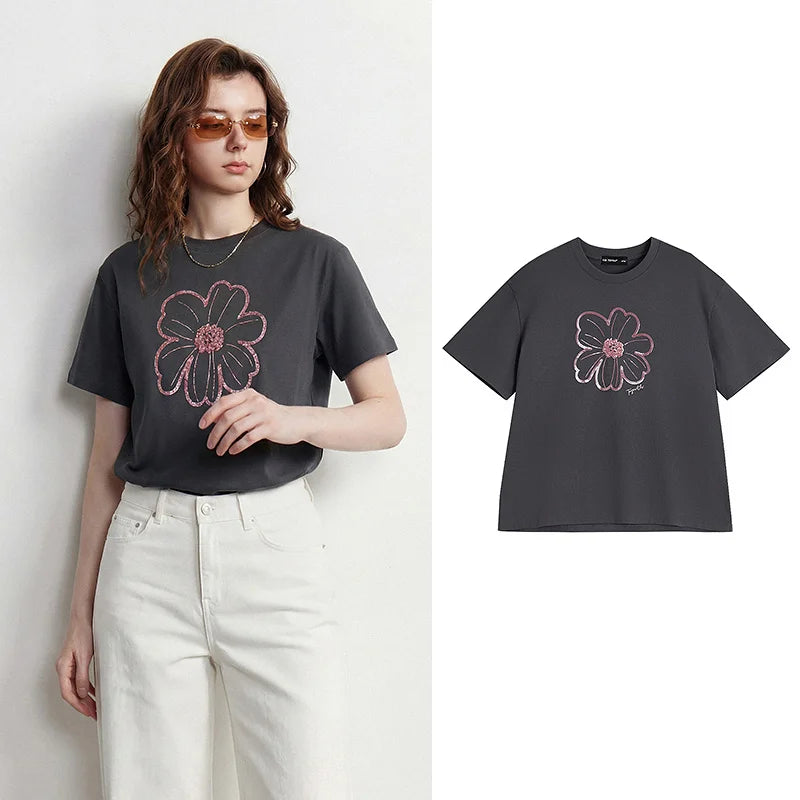 Camiseta Feminina de Algodão com Bordado Floral e Paetê