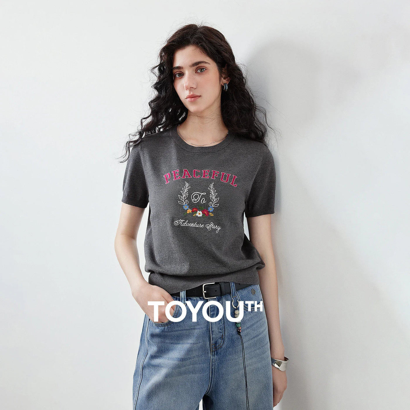Blusa Feminina de Tricô com Bordado de Coroa e Letras