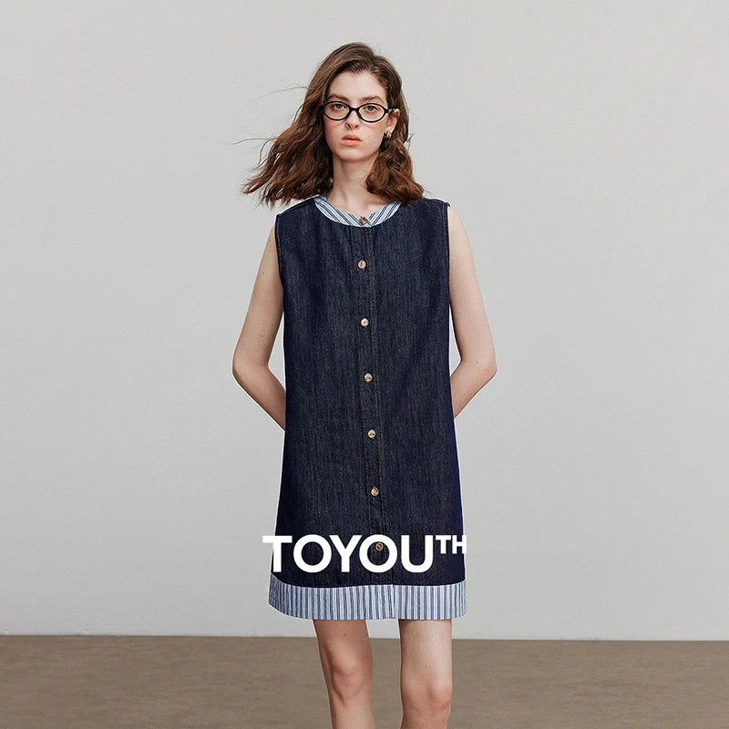 Vestido Curto sem Manga com Recortes