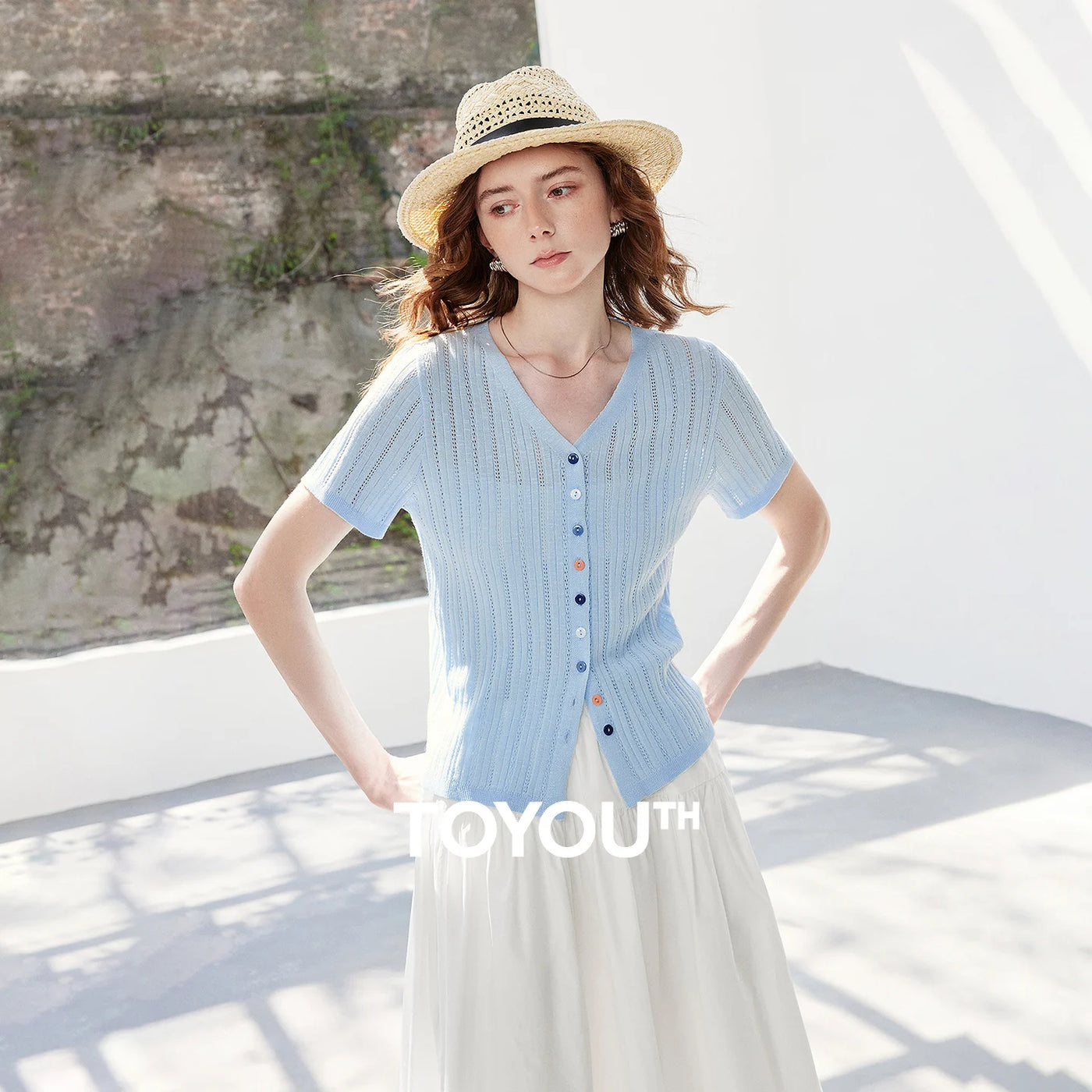 Cardigan Feminino de Linho com Botões Coloridos e Vazados