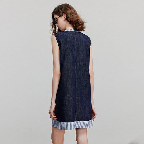 Vestido Curto sem Manga com Recortes