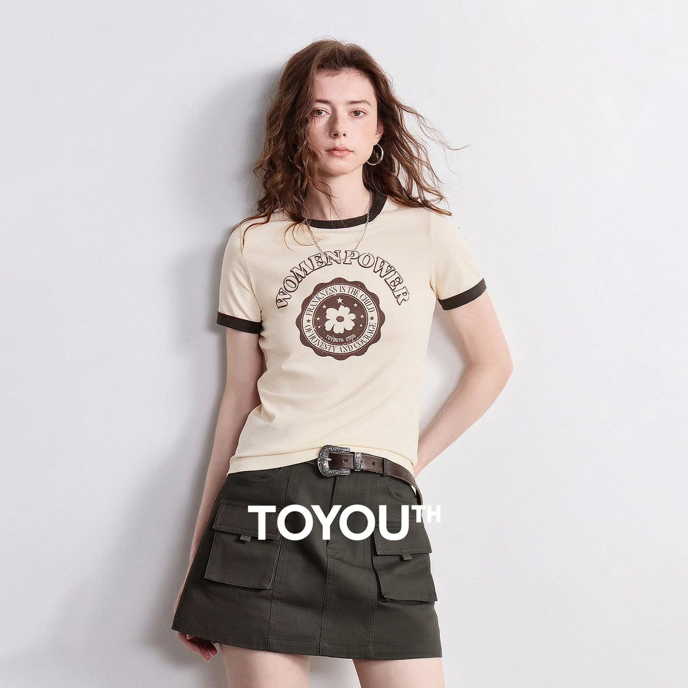 Camiseta Feminina de Liocel e Algodão com Estampa Floral Retrô