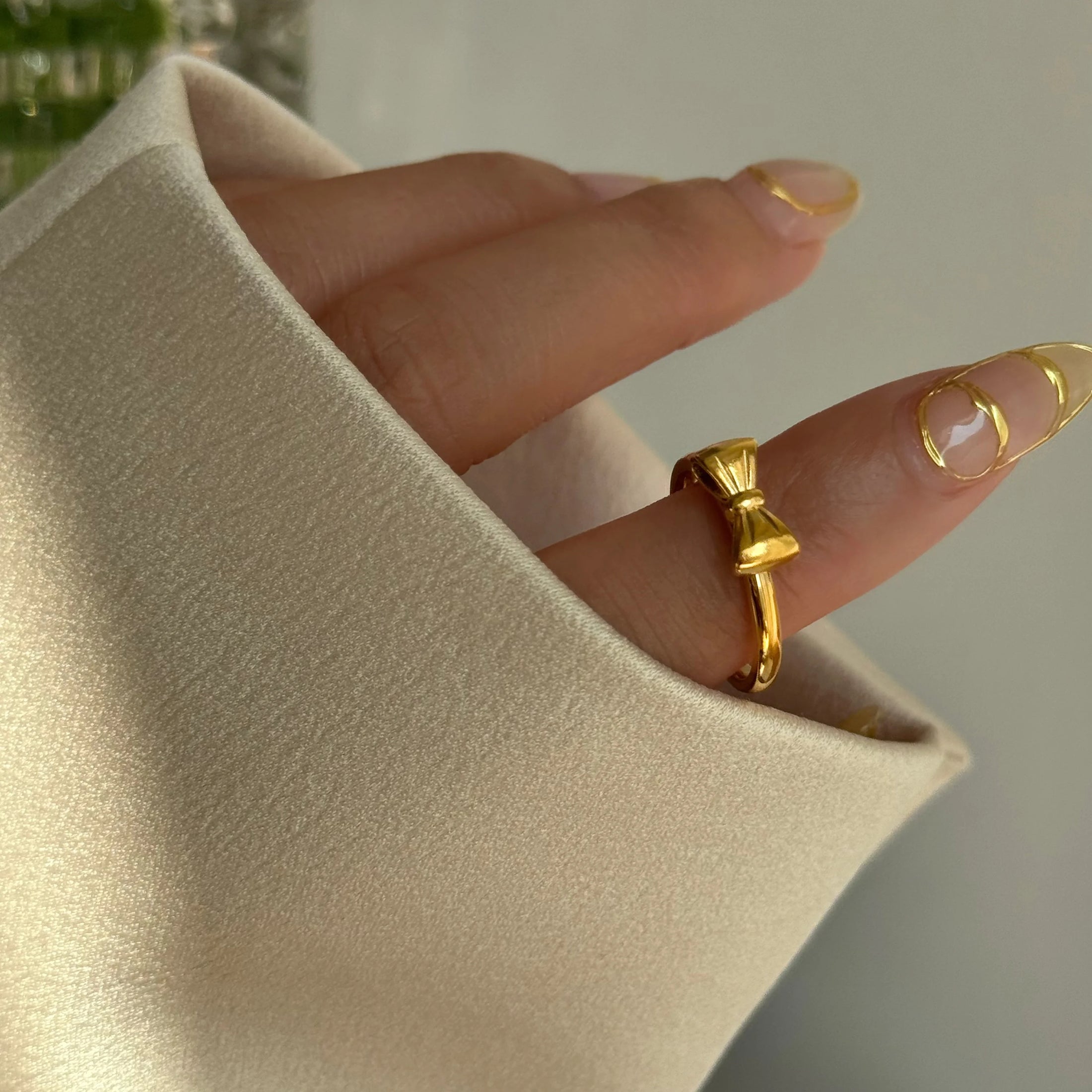 Anel Laço Delicado com Banho Ouro 18K