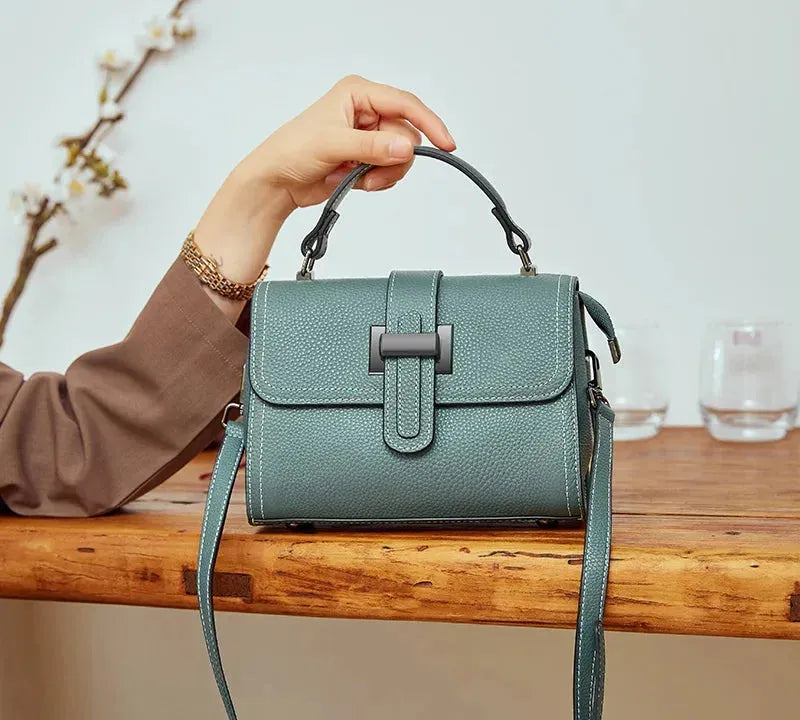 Bolsa feminina pequena de couro legítimo transversal quadrada com alça única