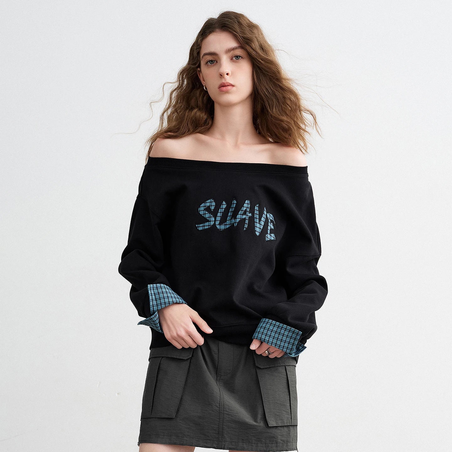 Moletom Cropped Feminino Xadrez com Ombros Vazados